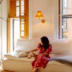 روميلي مع كلبها لونا.