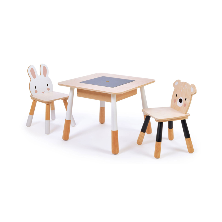 11 طقم طاولة وكرسي للأطفال الذين يجلسون بشكل جميل