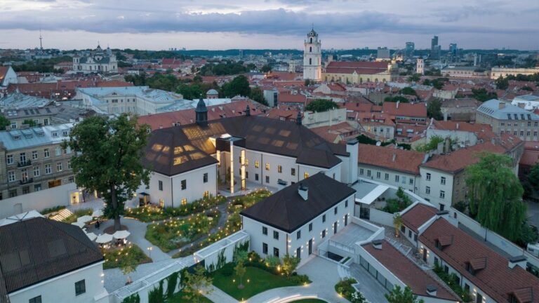In the Heart of Vilnius’s Old Town, Studio Seilern and Archinova Reflect on History