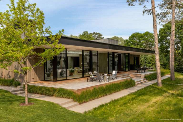 التفاصيل المعمارية: كيفية إنشاء سكن مذهل بسيط يجلب الخارج للداخل
