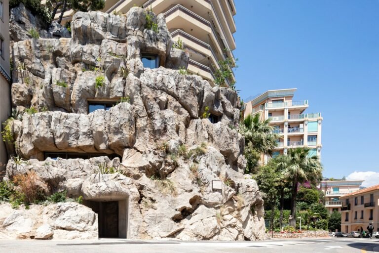 خارج منزل في المدينة