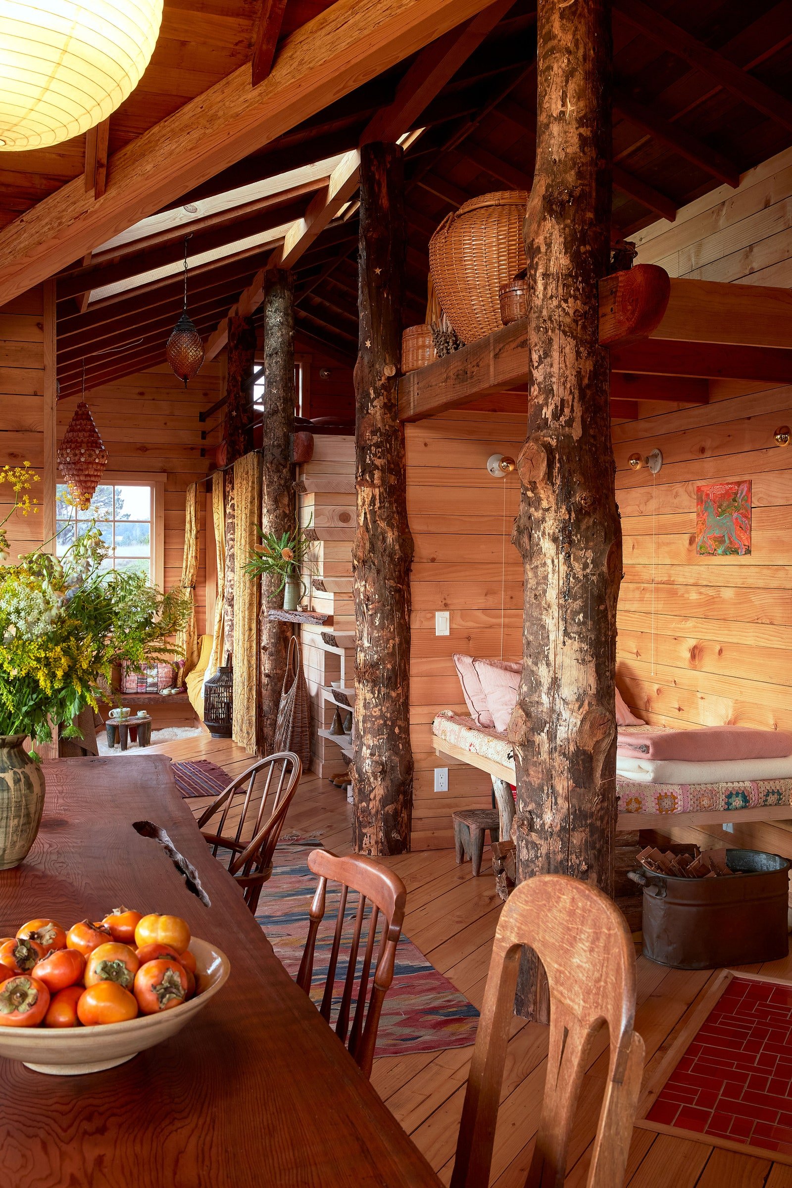 طاولة السرير سجلات الحزم