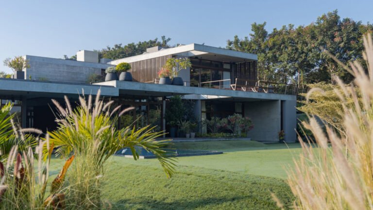 Courtyard House by Modo Designs