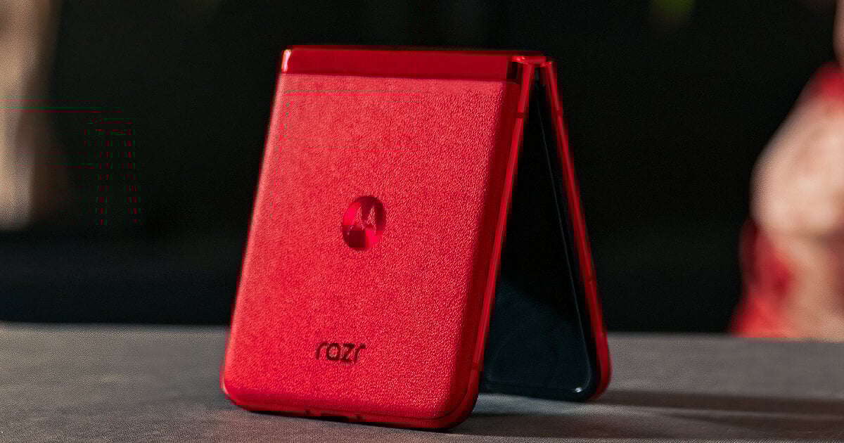 from samsung to google and now motorola, flip phones are back and smarter than ever