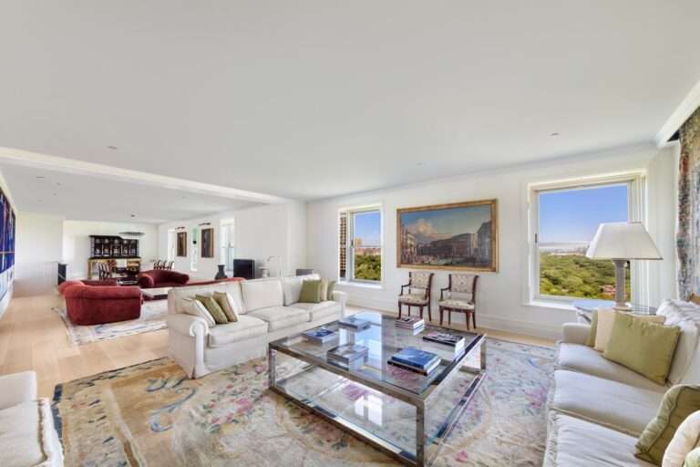 غرفة معيشة تطل على سنترال بارك