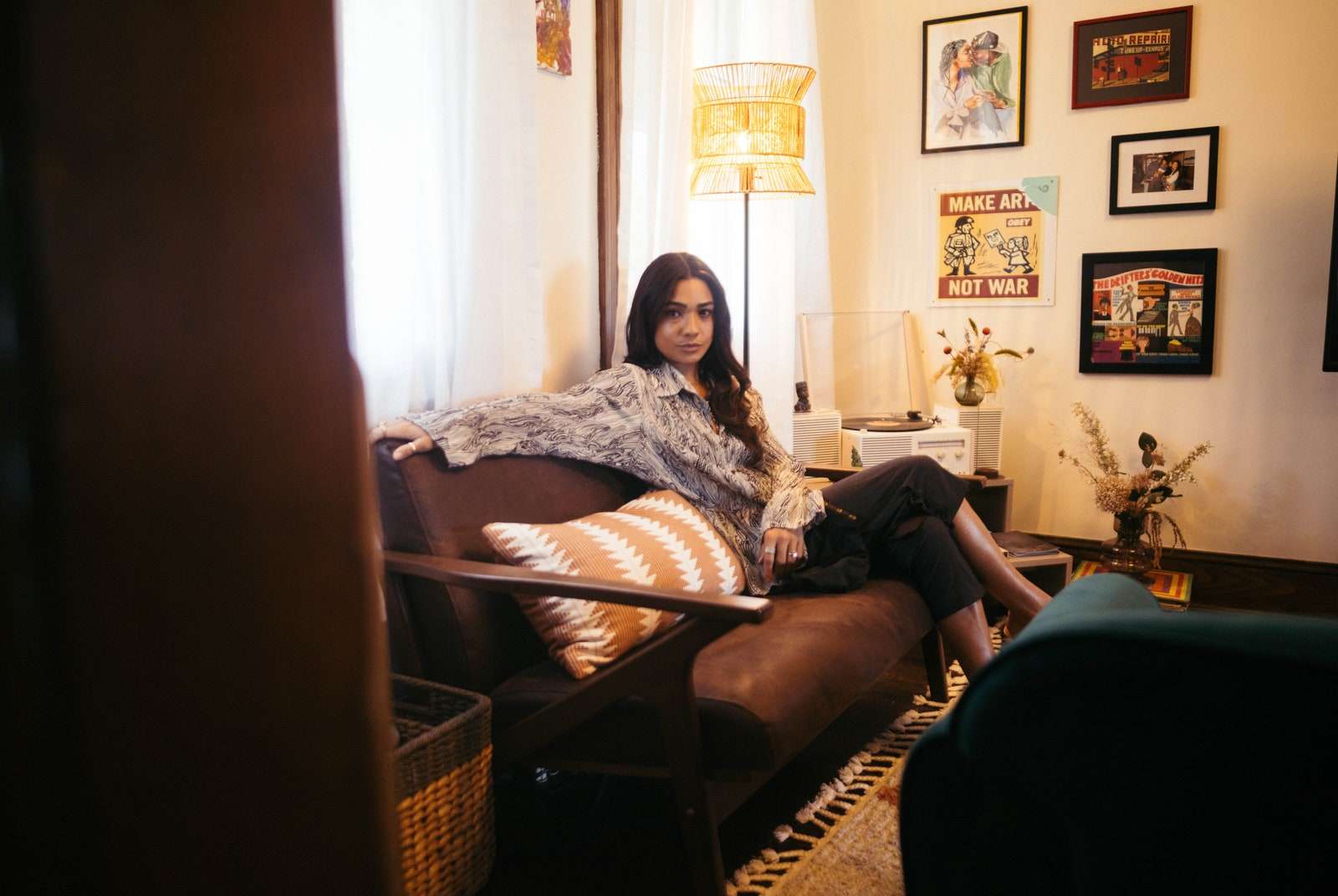 كيلاندا وزوجها من أصحاب المنازل الجدد في العاصمة. تتمتع Kelanda بتأثيث جدران منزلها مع العائلات ...