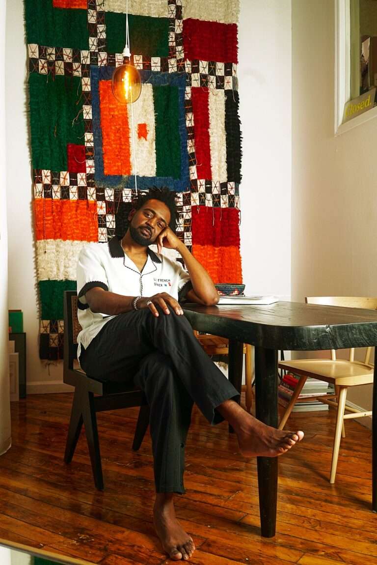 نسيج مايكل جراهام متعدد الألوان يثير الدهشة داخل منزله في بروكلين
