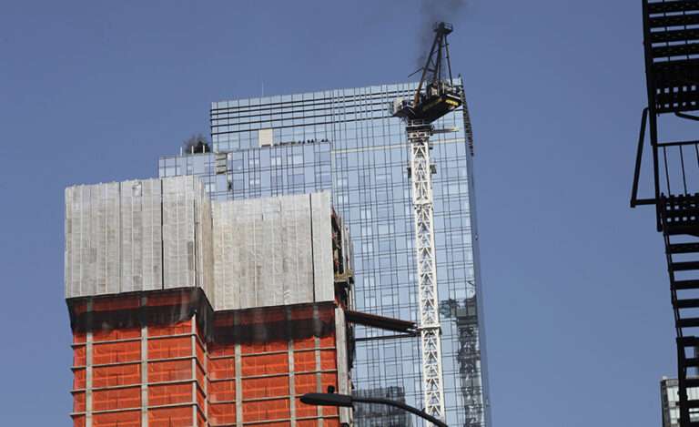Loaded Boom of Burning Tower Crane Collapses in Manhattan, Injuring Six