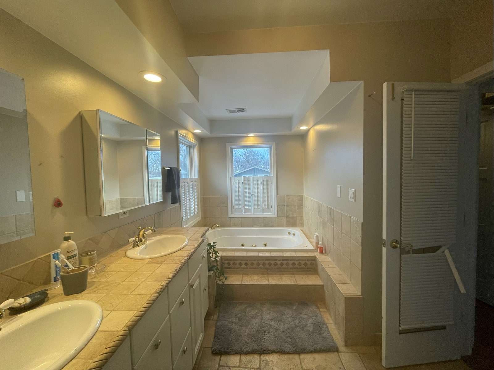 قبل الحمام الأساسي لم يميز في الأصل بين المناطق الرطبة والجافة.