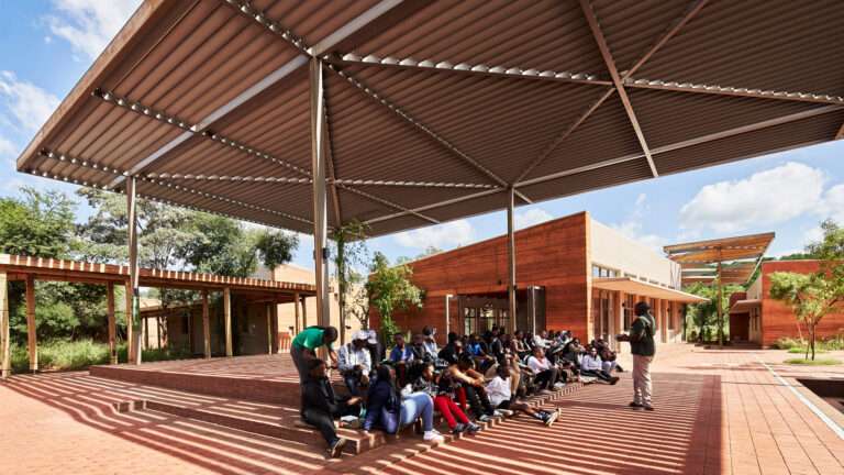 نماذج مدرسة لابالالا البرية في الاستوديو المحلي مبادئ الاستدامة والحفظ
