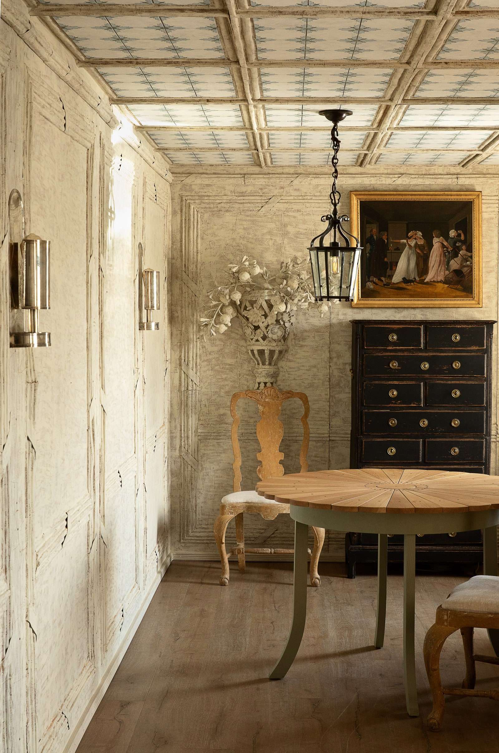 علاجات Papiermâch للجدران والسقف في Casa Gusto في ويست بالم بيتش.