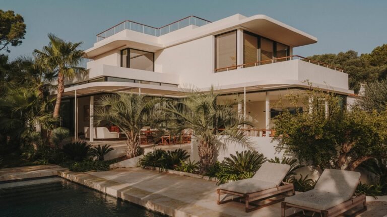 This Sunny Menorca Villa Was Inspired by Streamline Moderne