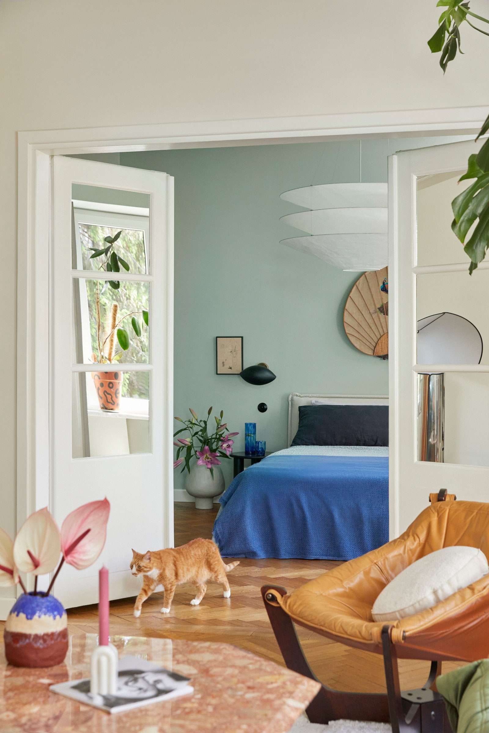 Alla scoperta dellappartamento dallo stile eclettico di Monika Brodka tra forme pop e design contemporaneo