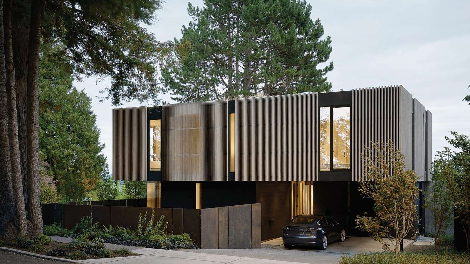 mwworks Designs a Private Lakeside Refuge in the Heart of Seattle