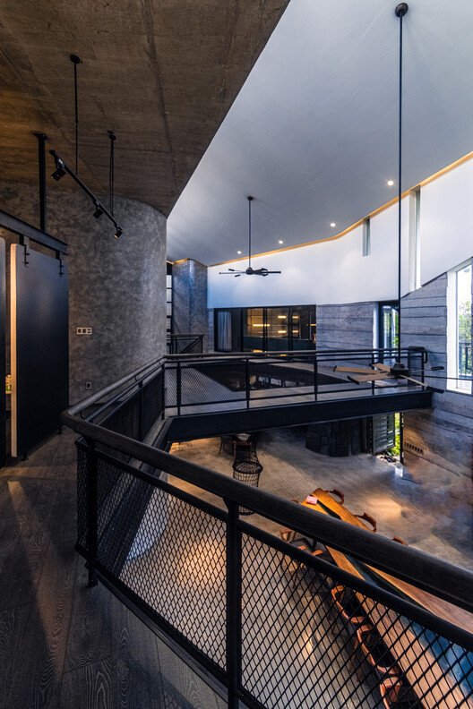 Haushaus / Akitephile - Interior Photography, Kitchen, Lighting, Stairs, Beam, Handrail