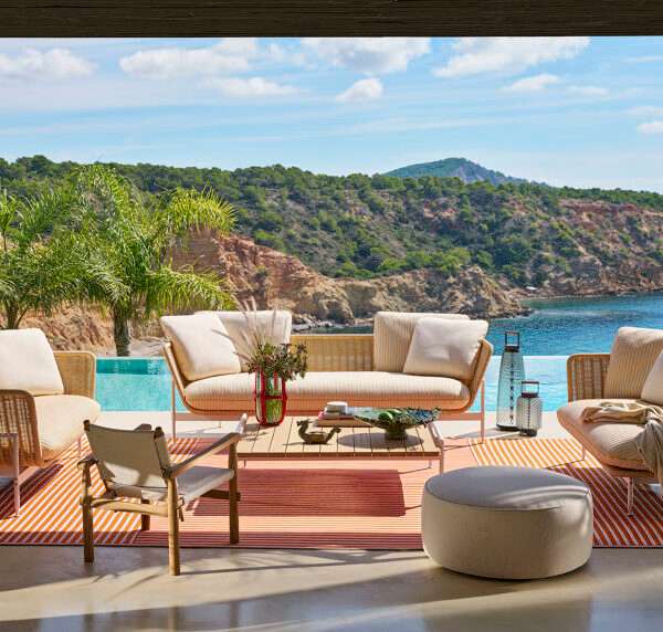 A refined design for informal comfort: Esosoft Outdoor system by Cassina | News | Architonic