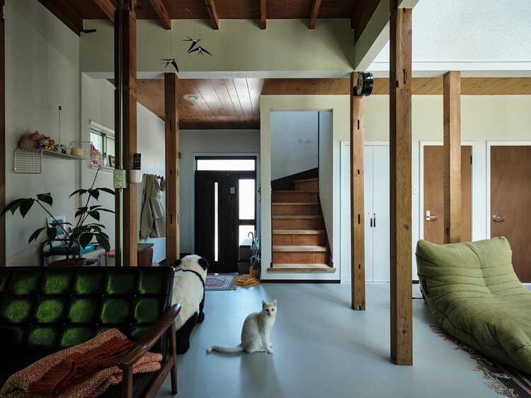 Fueda House / ROOVICE - Interior Photography, Wood, Lighting, Chair