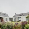 © Alvis Rozenbergs Pāvilosta Residence / OAD - Exterior Photography, Windows, Garden