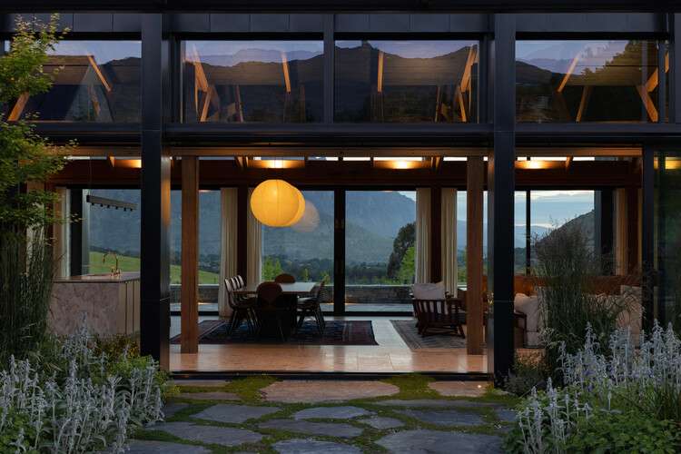 Speargrass House / Sumich Chaplin Architects - Exterior Photography, Courtyard, Chair, Patio