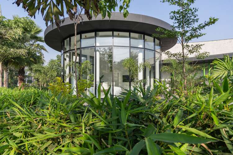 Whispering Curve Office / Ace Associates - Image 3 of 25