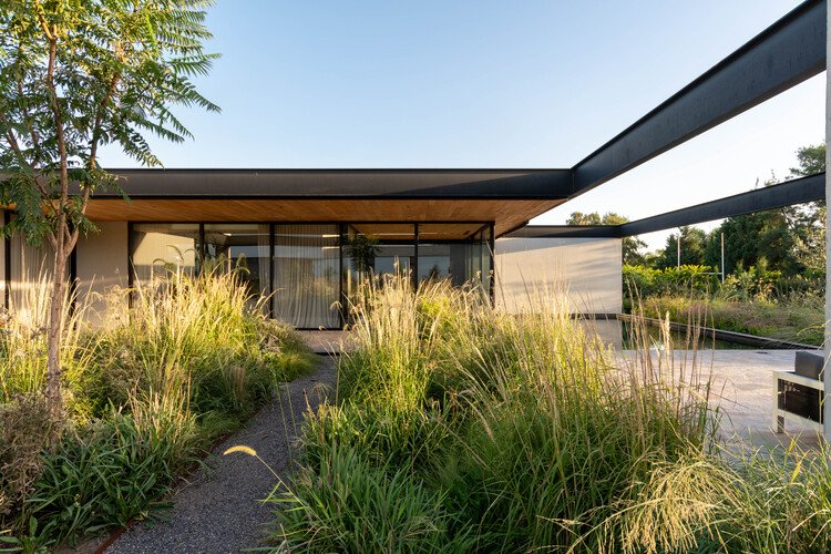 Cañuelas House / 3164.estudio + SDF Arquitectos  - Image 1 of 18