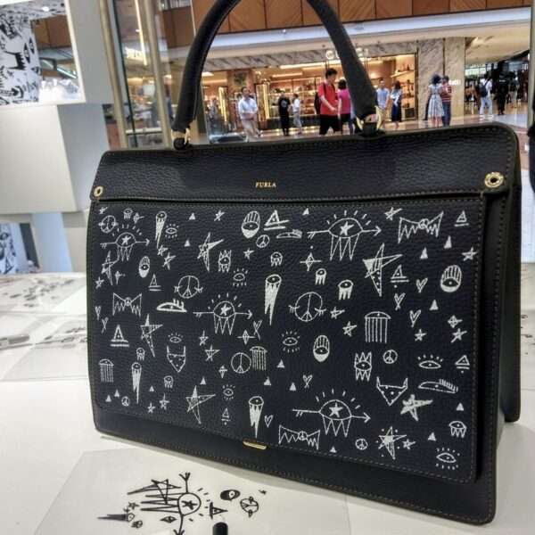 [Nadia Flower](https://www.illustrationx.com/uk/artists/nadiaflower