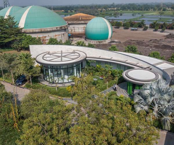 Whispering Curve Office / Ace Associates - Image 1 of 25