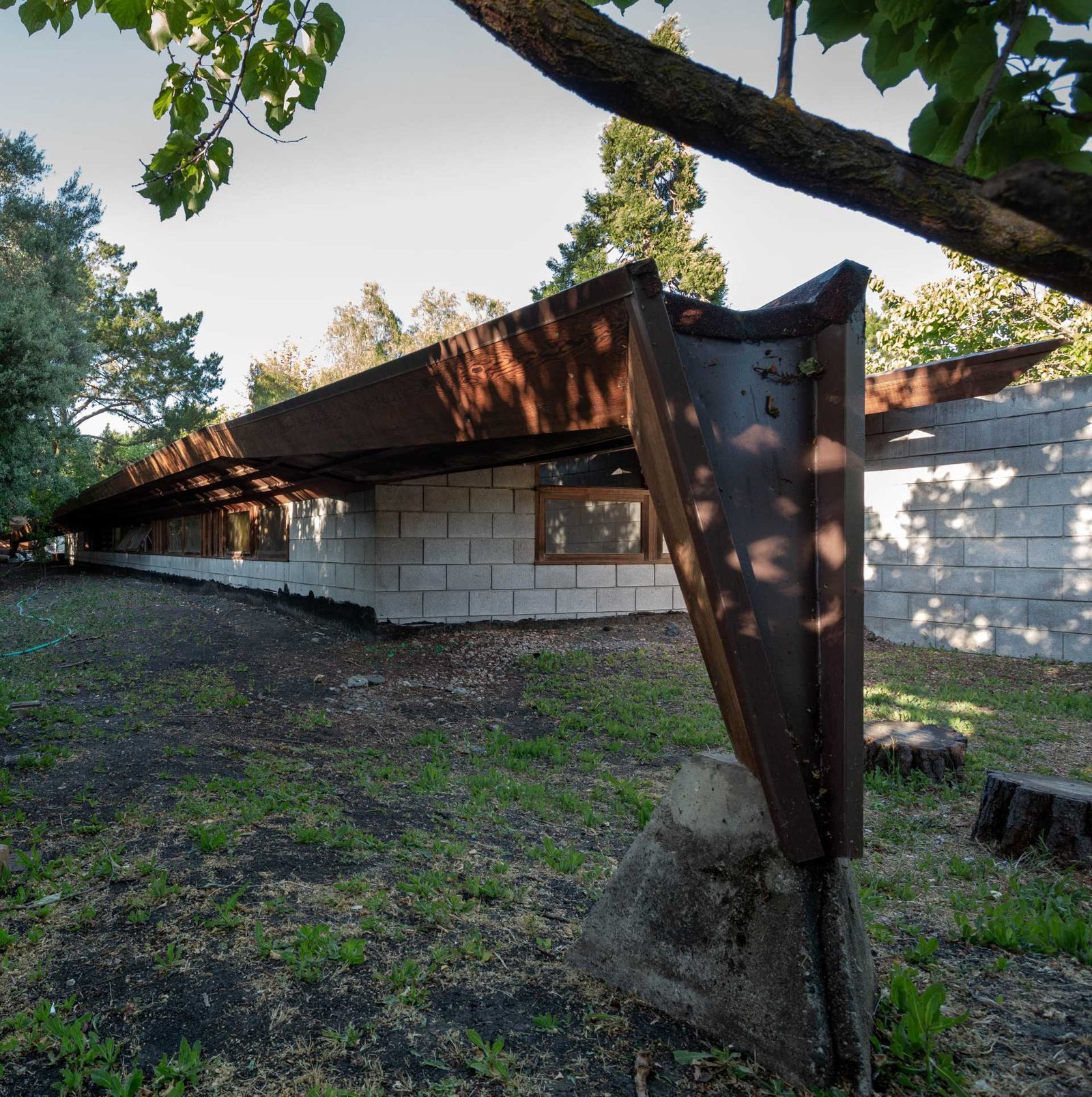 A mid-century modern home before receiving a renovation and new addition.