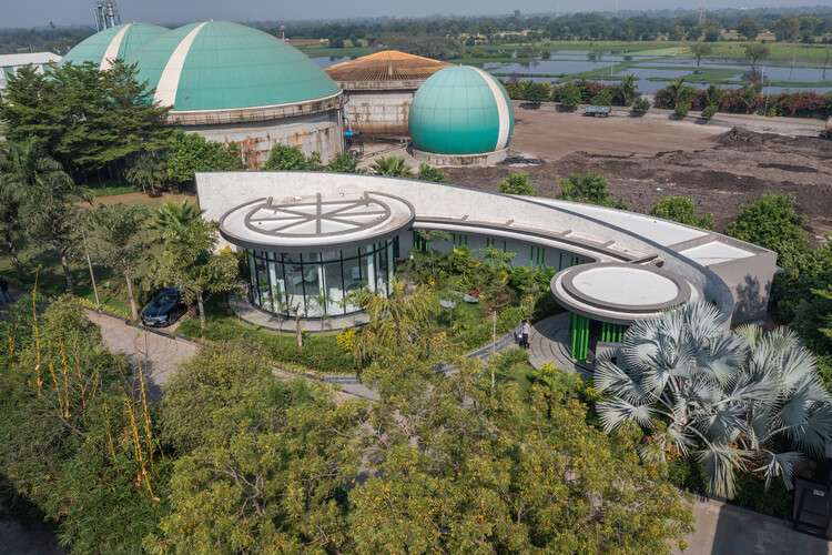 Whispering Curve Office / Ace Associates - Image 1 of 25