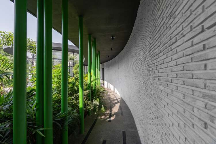 Whispering Curve Office / Ace Associates - Image 13 of 25