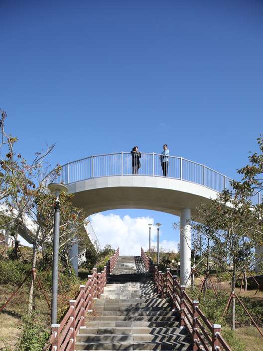 Circular Loop  / ﻿HaengUnSiWoo Architects - Exterior Photography, Handrail
