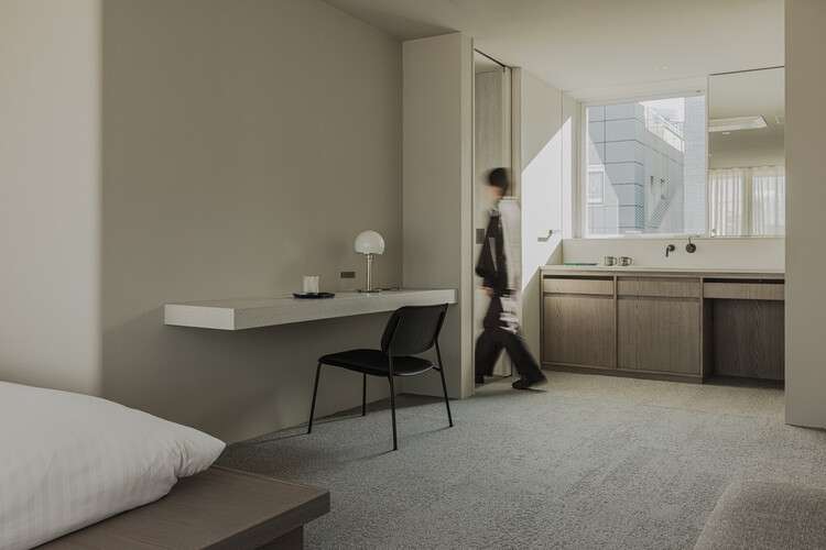 Hotel Rakuragu / kooo architects - Interior Photography, Bedroom, Lighting, Chair