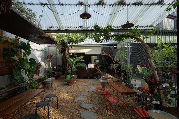 O Plant-based Thao Dien Cafe / xưởng xép - Exterior Photography, Courtyard, Chair