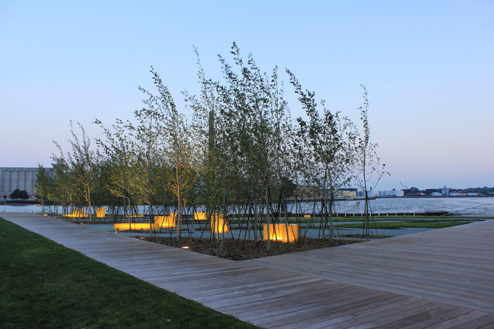 Erie Street Plaza_02-architizer