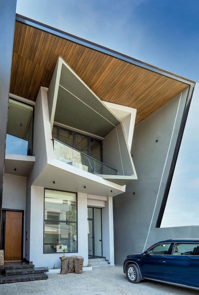 jagged planes in steel and concrete sculpt casa acentuada by smart arch studio in india