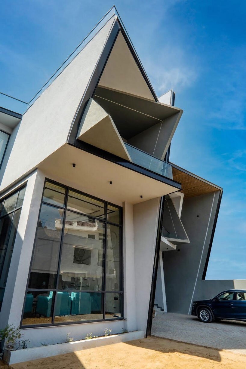 jagged planes in steel and concrete sculpt casa acentuada by smart arch studio in india