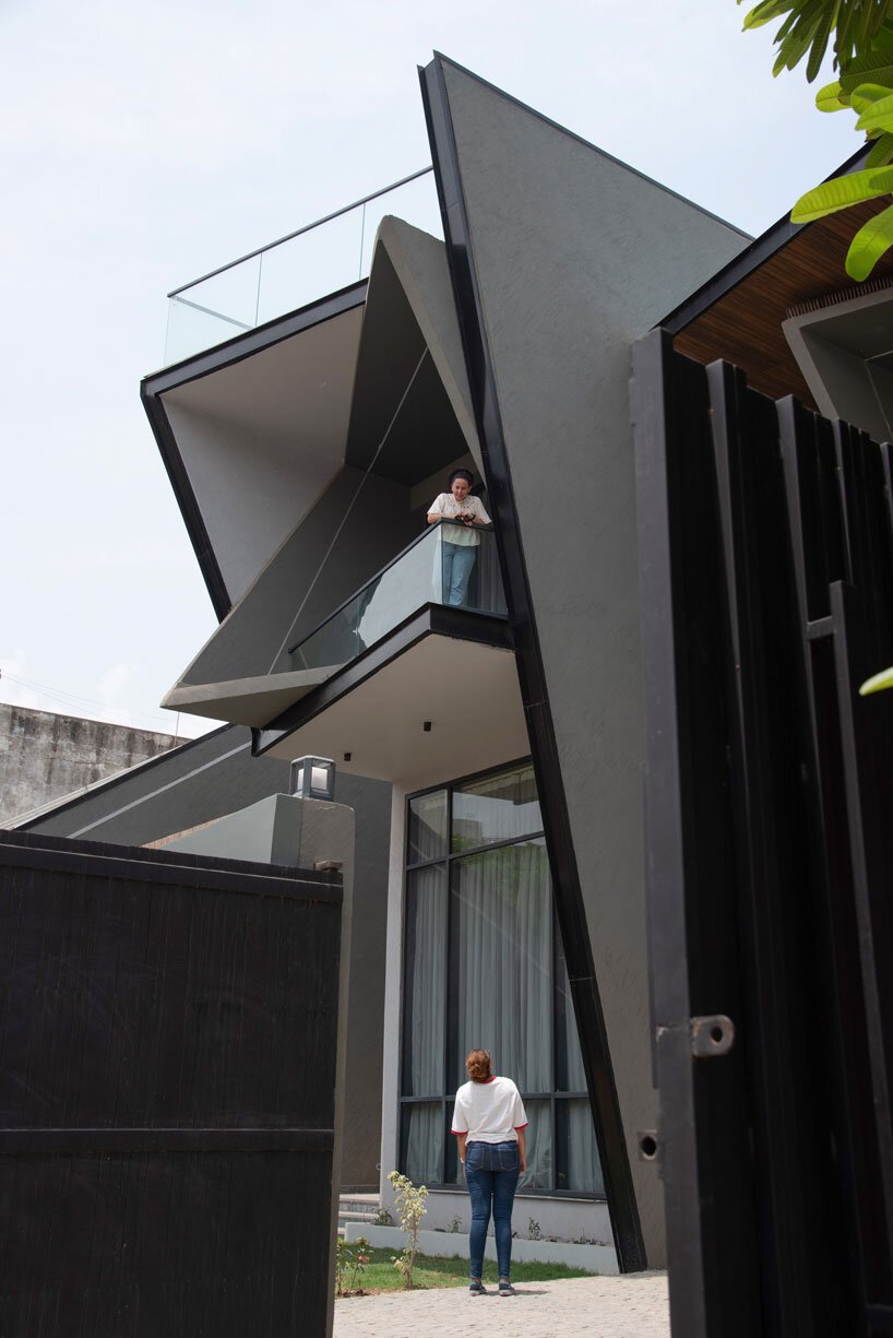 jagged planes in steel and concrete sculpt casa acentuada by smart arch studio in india