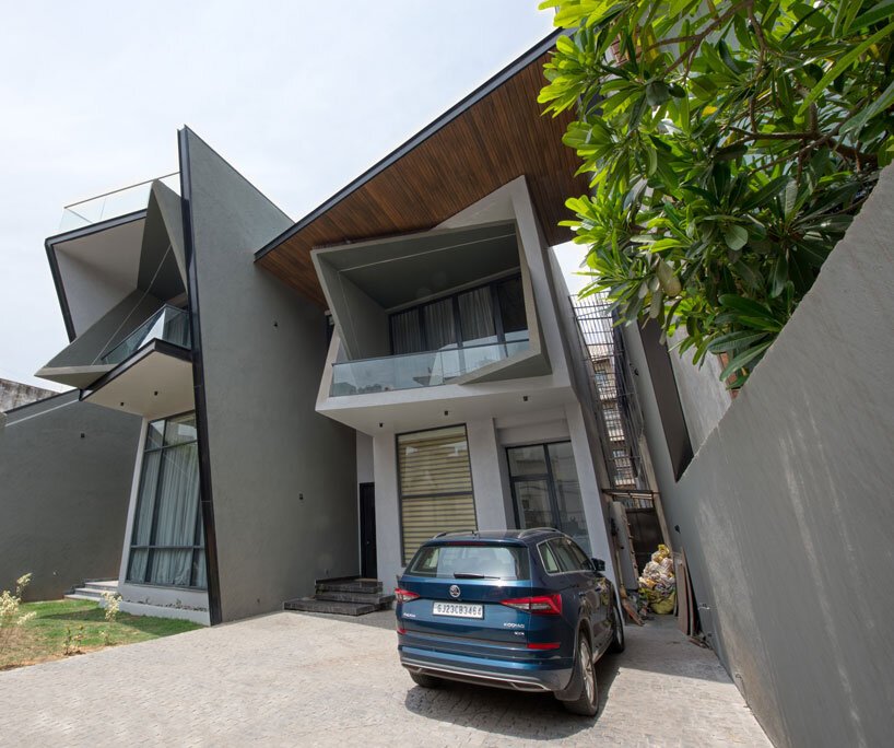 jagged planes in steel and concrete sculpt casa acentuada by smart arch studio in india