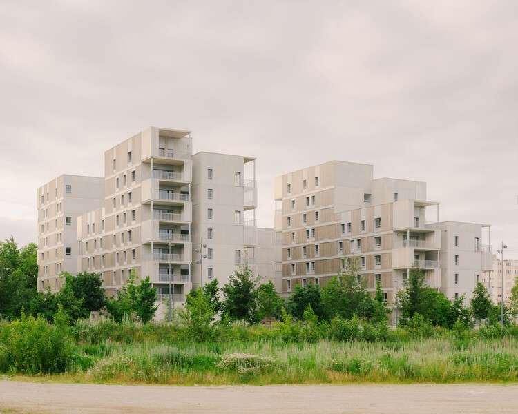 Parilly 116 Housing Units / Tectoniques + BBC & associés - Image 1 of 21