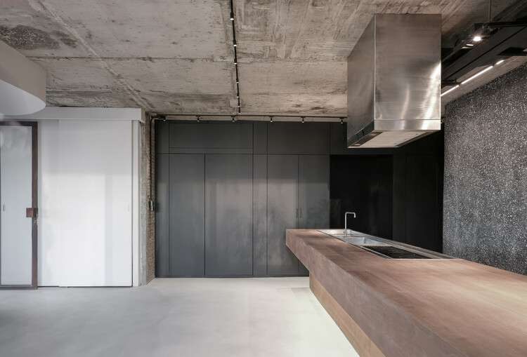 Sandwash Apartment / Architectkidd - Interior Photography, Bathroom, Concrete, Beam