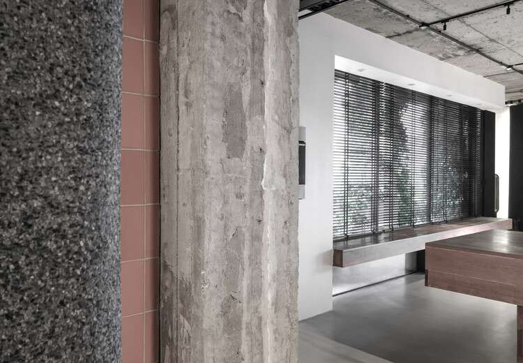 Sandwash Apartment / Architectkidd - Interior Photography, Concrete, Brick