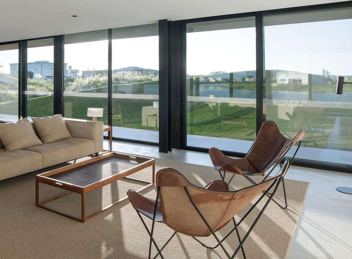 This modern clubhouse interior is designed to feel like a true extension of the neighborhood, flexible, warm, and filled with natural light. The layout is clear and uncluttered, with a variety of seating areas. Just like the exterior, the interior is minimal but considered, built to support both planned events and spontaneous interactions.