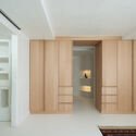 © Clinton Weaver and Anson Smart Darling Point Apartment / Studio ZAWA - Image 4 of 17