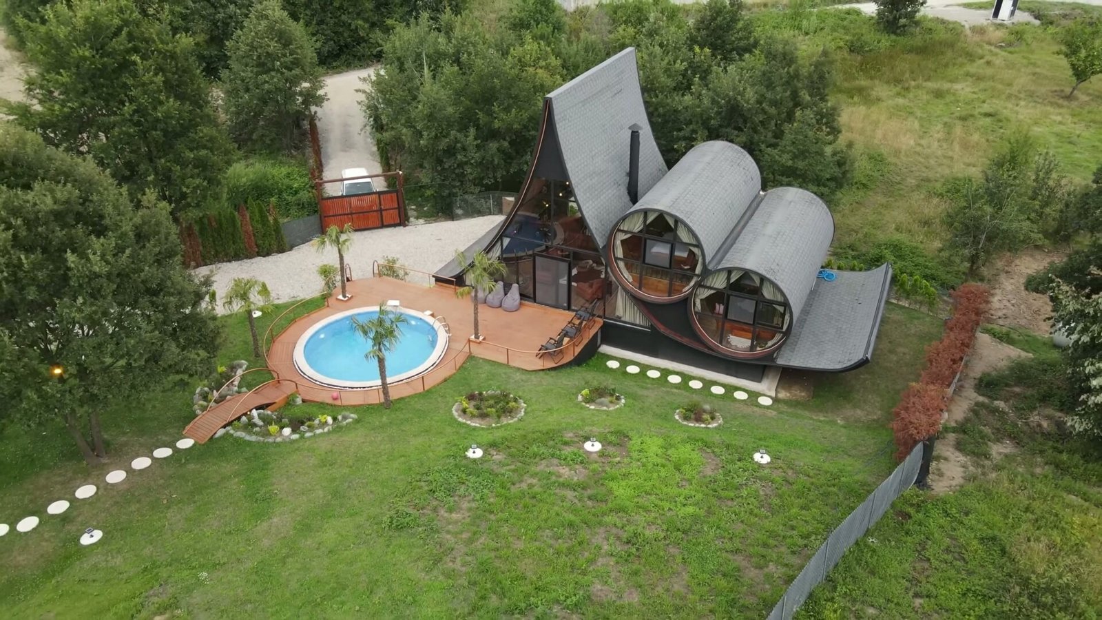 Step inside a serene Japanese-inspired vineyard house in Sapanca, Turkey. Surrounded by nature and designed for relaxation, this unique retreat features a heated pool, marble jacuzzi, sauna, and minimalist interiors, all set on a private one-acre plot. A hidden gem blending modern design with tranquil outdoor living.