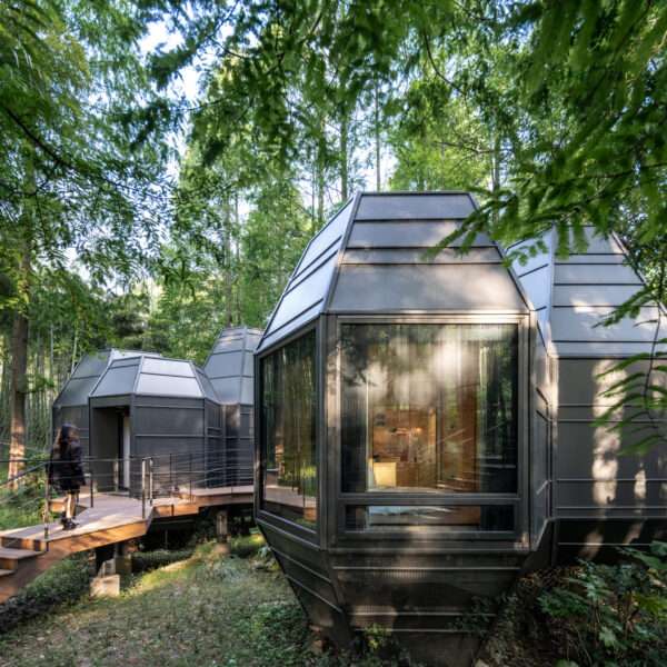 Making Space for Nothing: 6 Times Hospitality Architecture Left Room to Breathe