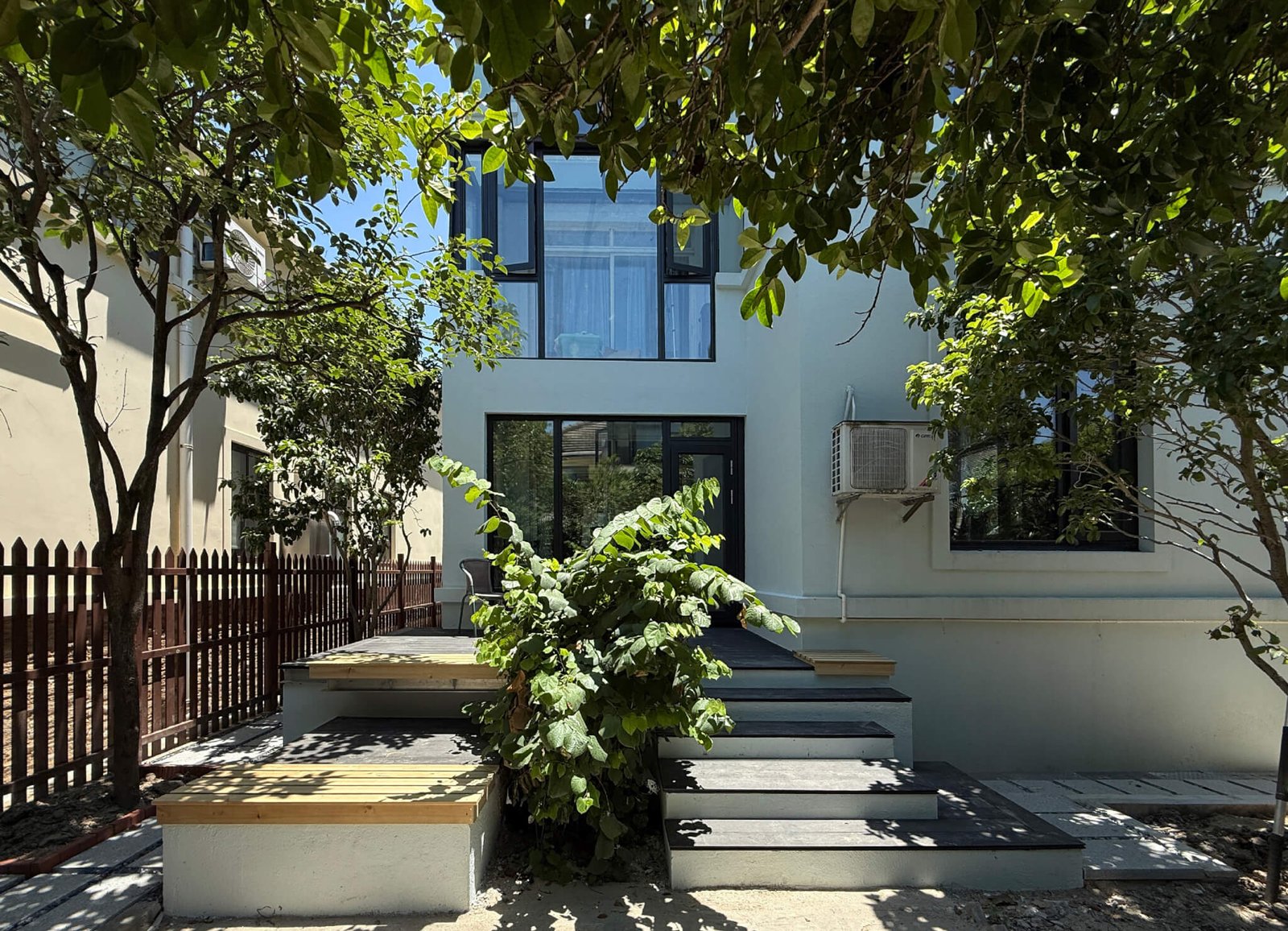 Xinyi Liu designed Cambridge Villa in Shanghai, China