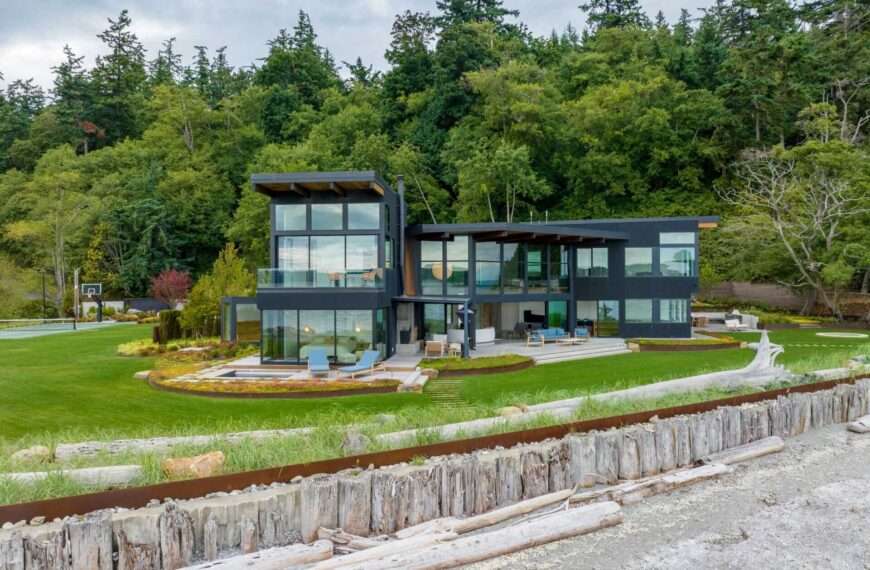 This coastal home shows how architecture can respond directly to land, regulation, and risk. Designed within an existing footprint, the form reflects shoreline rules, steep slopes, and long term durability in a marine environment.
