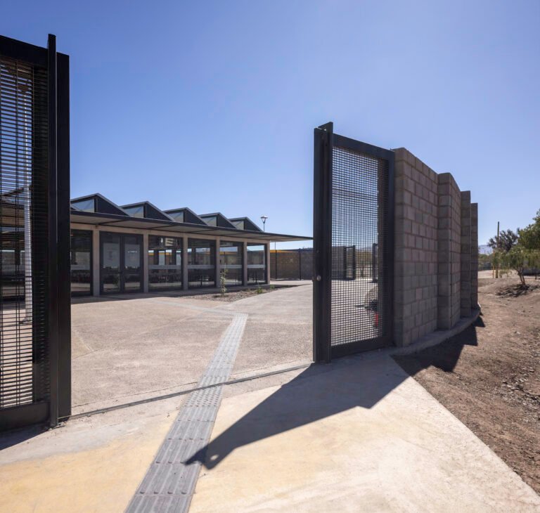 Intermediate Territories: Negative Space as Design Strategy in the Atacama