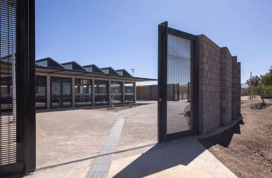 Intermediate Territories: Negative Space as Design Strategy in the Atacama