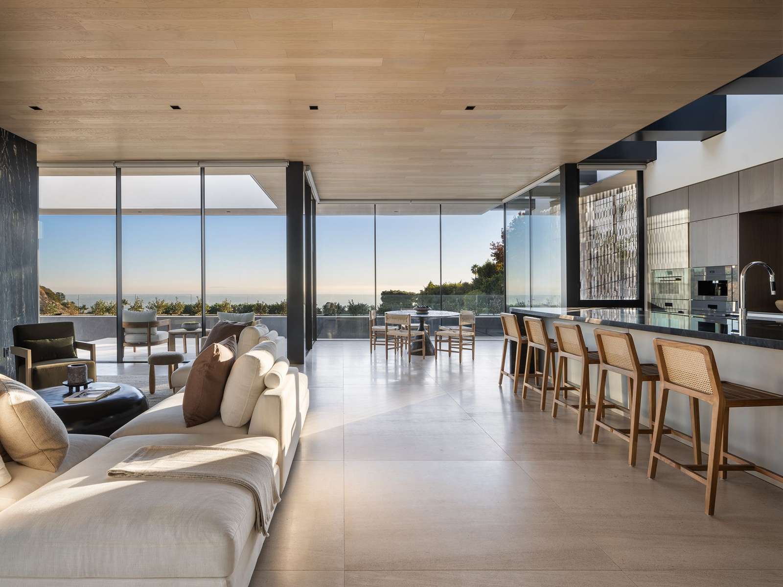 Pioneering the next generation of minimalist frame systems